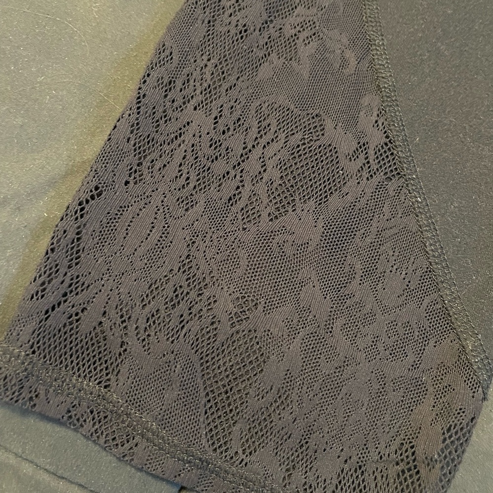 Fabletics Mid Rise Capri - Picture 2 of 3
